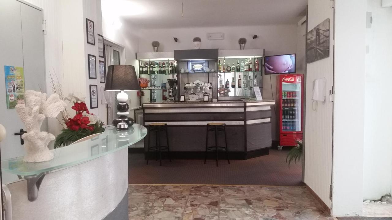 Hotel Manolita Rimini Exterior foto